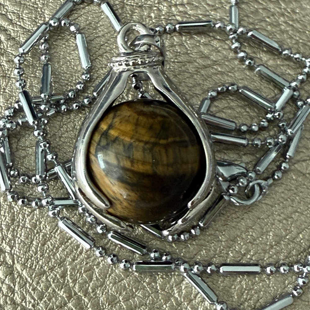 NWOT Tiger Eye Gemstone Pendant with Silver color chain - Picture 7 of 9